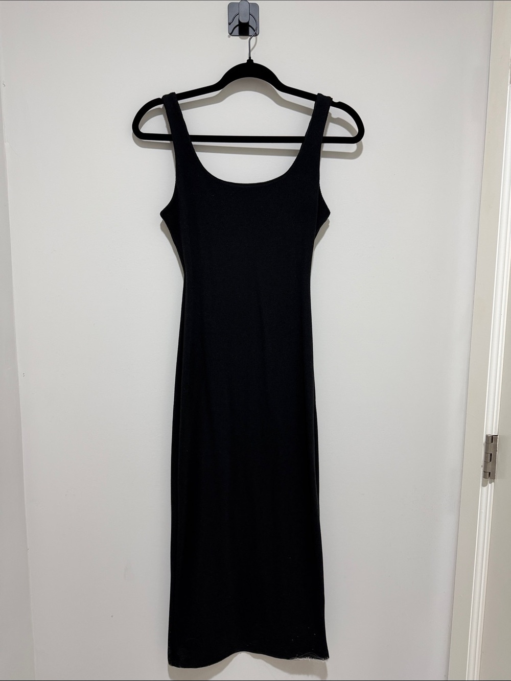 iris Black Scoop Neck Midi Dress